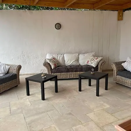 Tatil Evi Chiara's 900 M To Airport